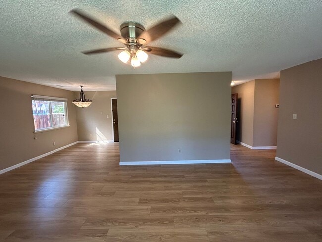 Photo - 310 Hedstrom Rd