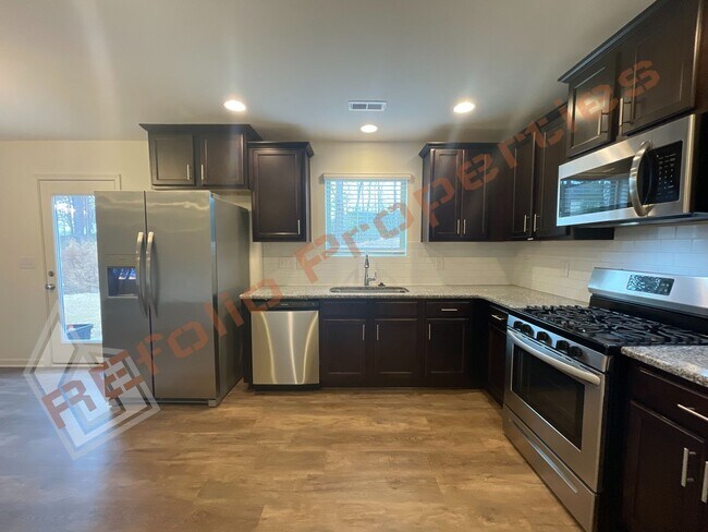 Photo - Stylish 4-Bedroom 3 Bathroom Single Home w...