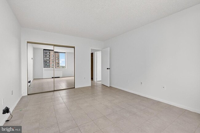 Building Photo - 3701 S George Mason Dr Unit 915N