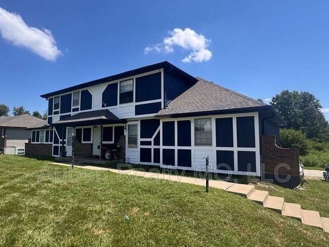 Building Photo - 11763 Wood Oak Ave Unit s 1-5