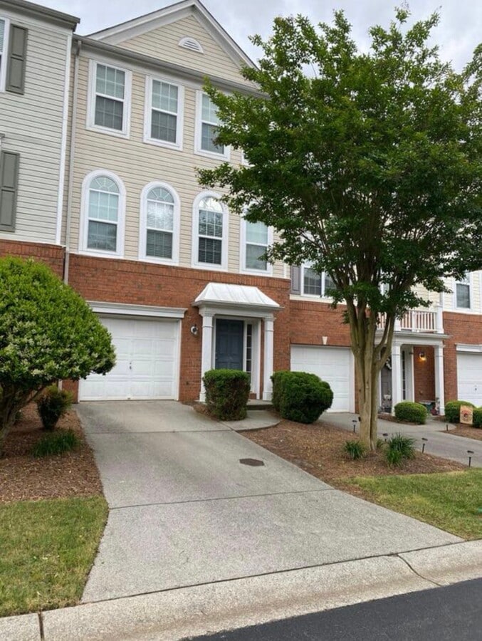 Photo - 1028 Thornborough Dr