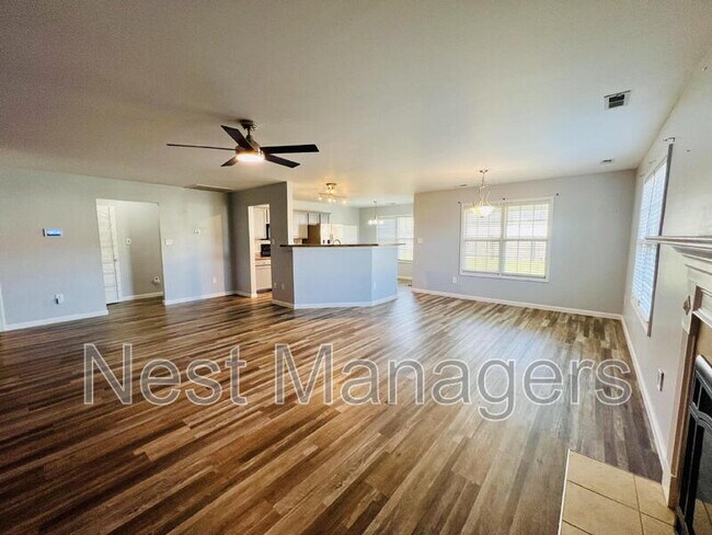 Photo - 641 Hogart St