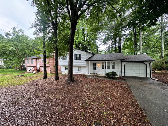 Building Photo - Room in House on Zachary Dr