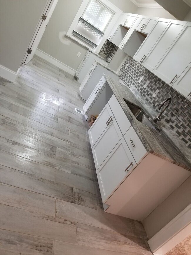 Photo - Beautiful 3 bedroom 1.5 bathroom colonial!