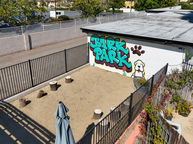 Foothill Courtyards
