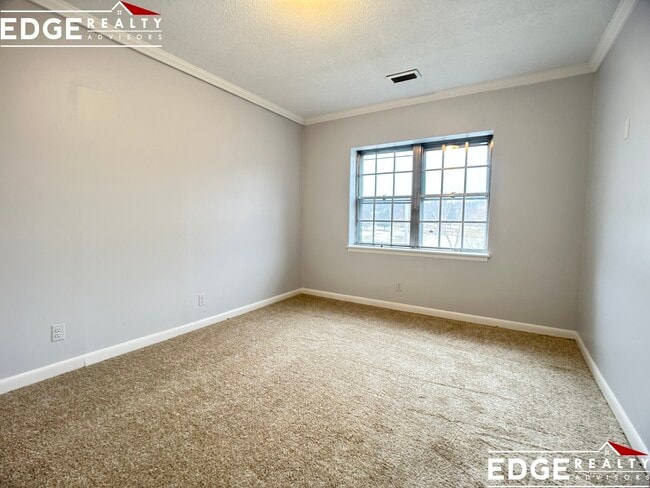 Photo - 162 Lake Shore Rd