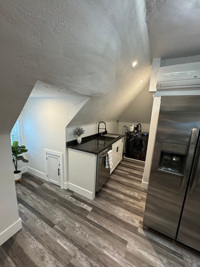 Photo - 664 New Castle Road