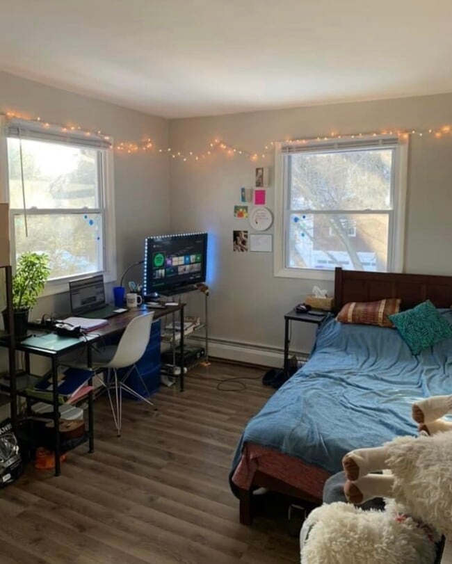 Photo - 700 Old Lane Rd