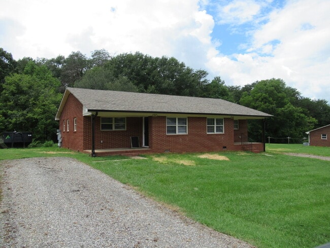Newly Renovated Duplexes in Lincolnton – N... - Newly Renovated Duplexes in Lincolnton – N... Apartment