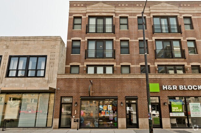 Building Photo - 1232 N Milwaukee Ave Rental