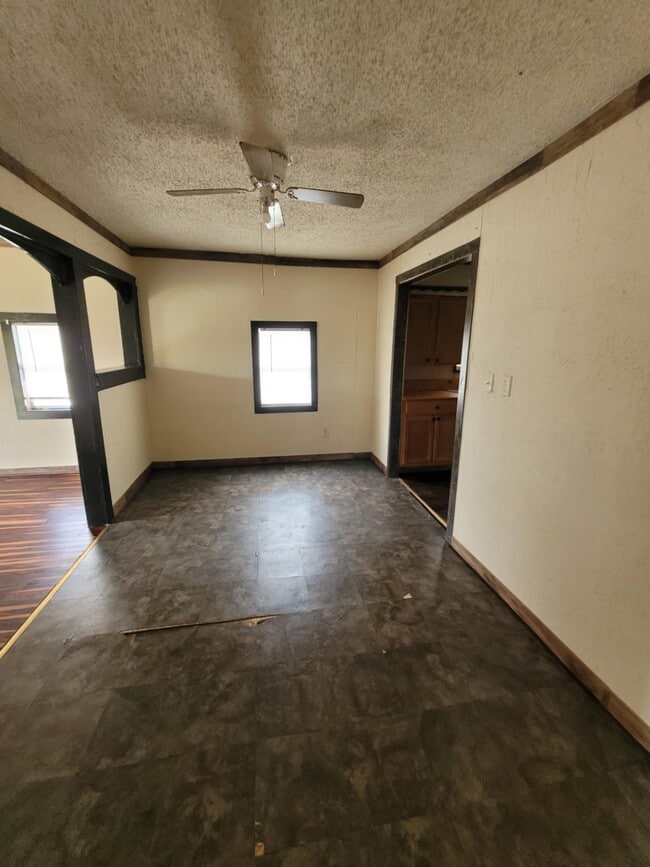 Photo - 309 W Chestnut Ave