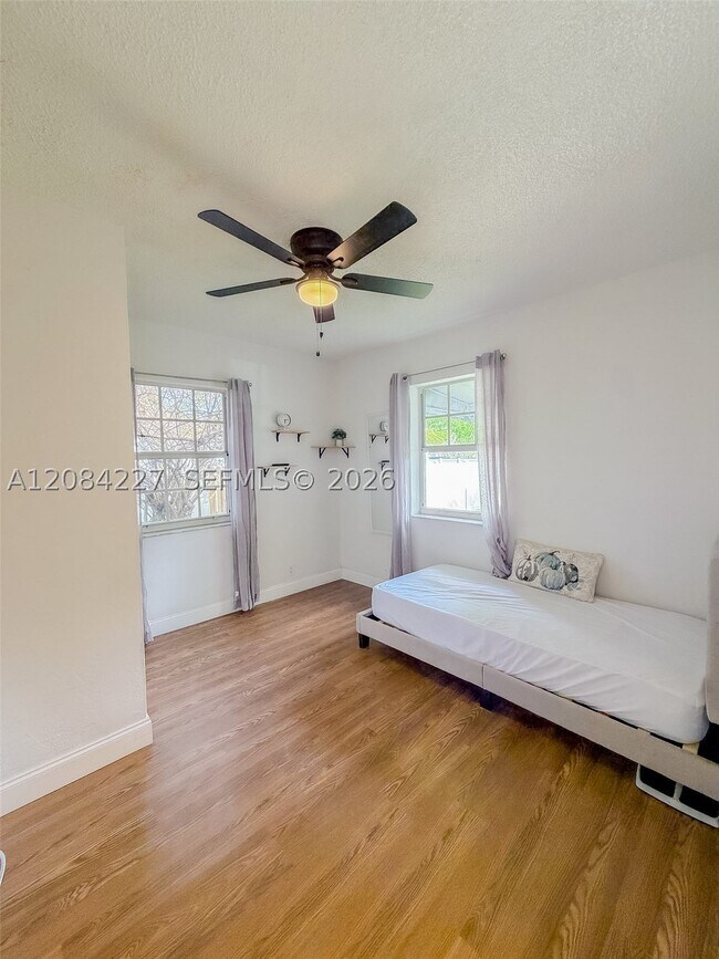 Photo - 2740 Dewey St