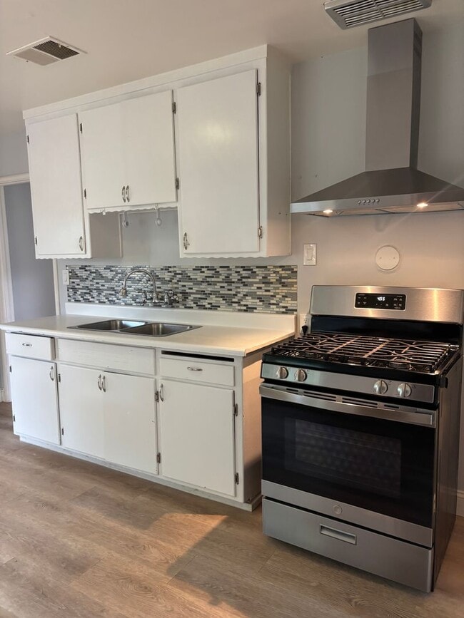 Photo - PET FRIENDLY 3 BED/1 BATH in Palo Alto Available Now