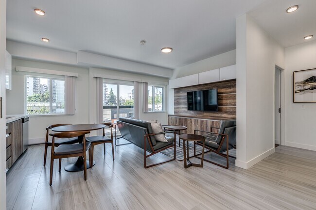 Photo - 1168 Pendrell St Unit 206