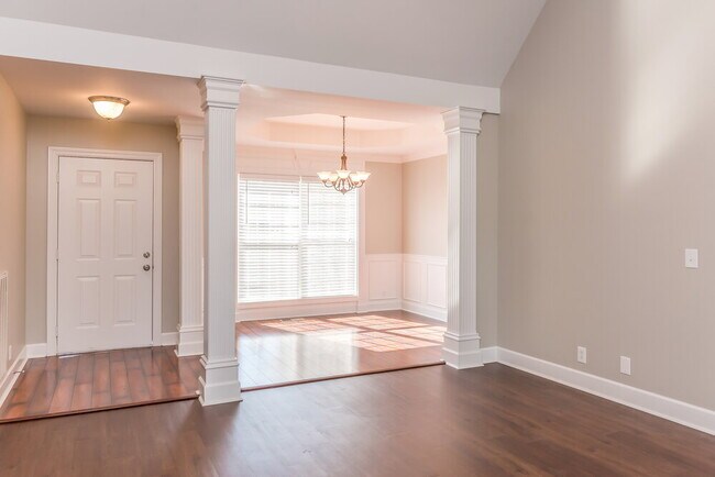 Photo - 220 Gatewood Dr