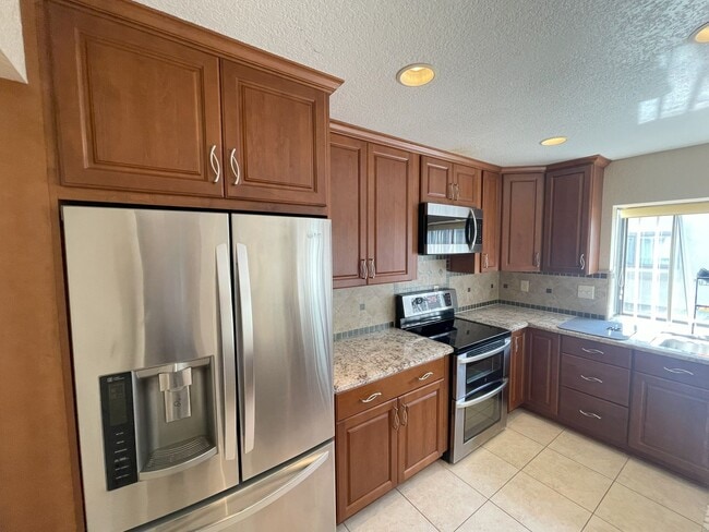 Building Photo - Highly Sought After Location in Turtle Roc... Rental