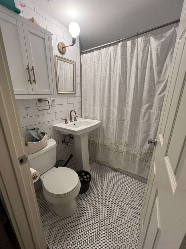 Photo - 1148 Lott Ave