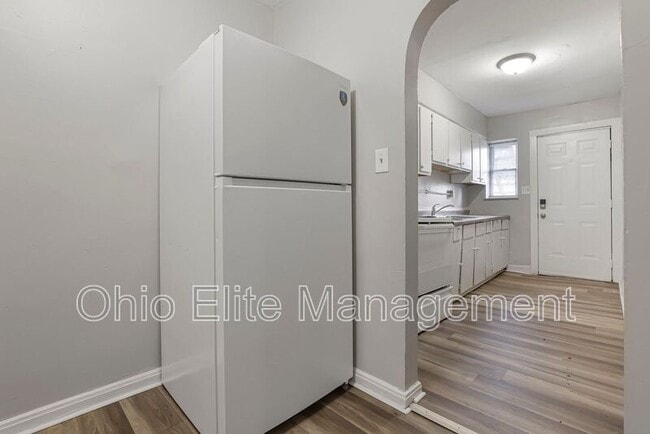 Building Photo - 987 Lilley Ave