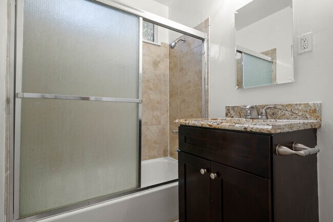 Photo - 956 Wilcox Ave, Los Angeles