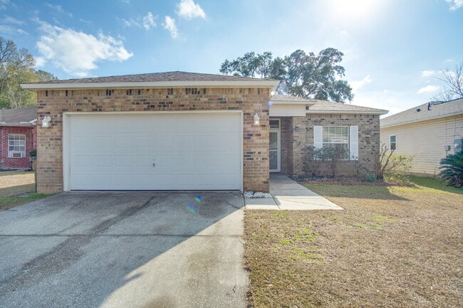 Photo - Spacious 3BR with Sunroom & Eat-In Kitchen – Holsberry Estates