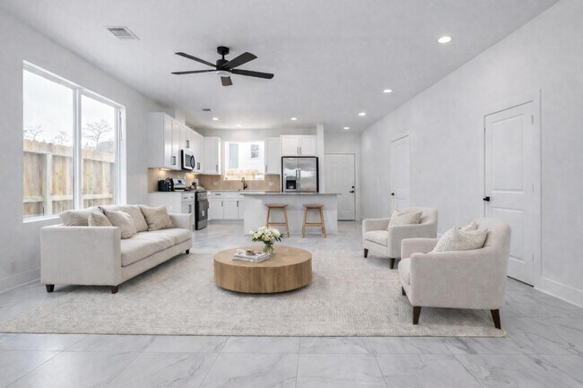 Photo - 5912 Mayle St