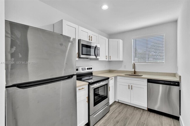 Photo - 584 NW 35th St Unit 3