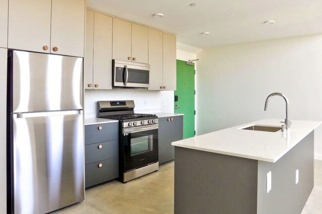 Penthouse with Kitchen Islands