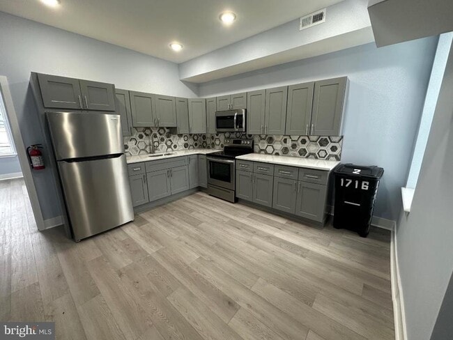 Photo - 1716 W Oxford St