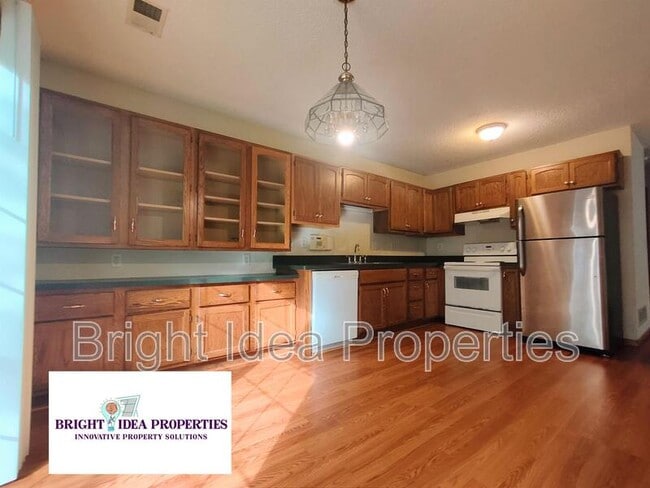 Photo - 380 Gironde Ct