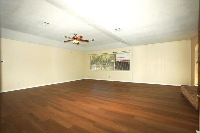 Photo - 206 Banyan Dr