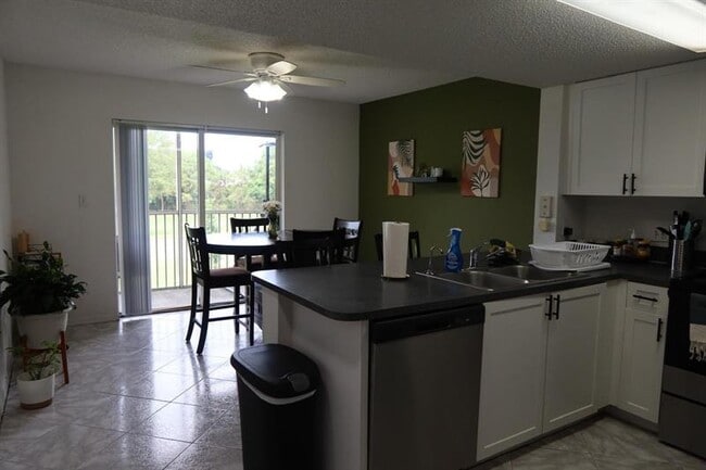 Photo - 9470 Tangerine Pl