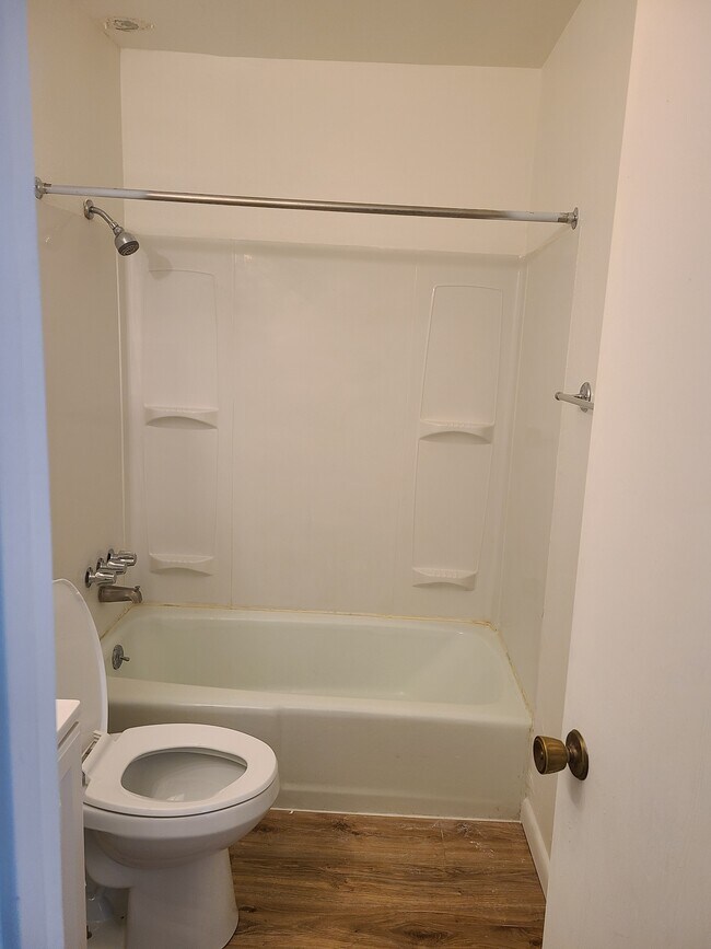 Photo - 1627 W Maple St Unit J