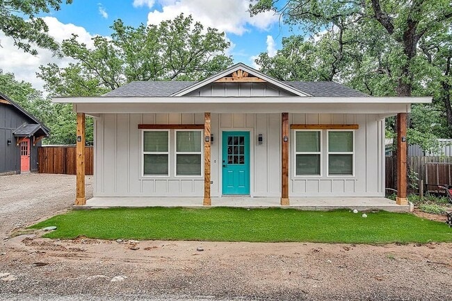 Building Photo - Charming 2-Bedroom Retreat Near the Lake