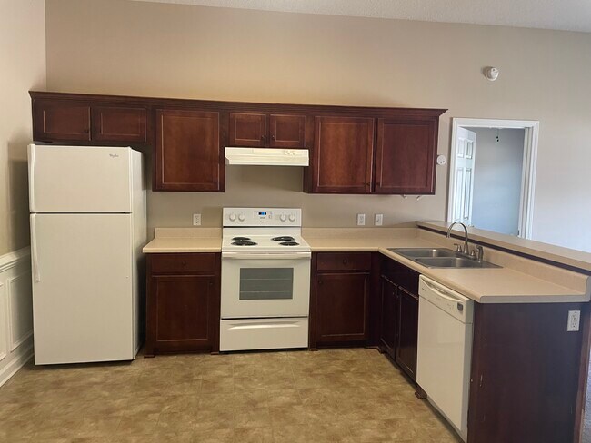 Photo - 140 Auburn Cir