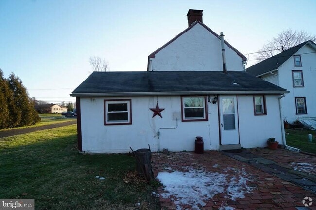 Building Photo - 155 Baringer Ave Rental