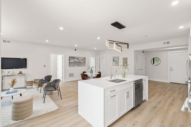 Photo - 260 Elm St Unit 304