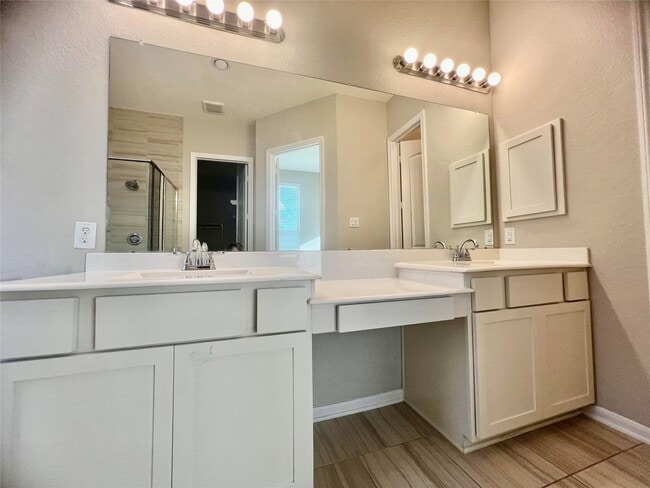 Photo - 2554 Granberry Pt