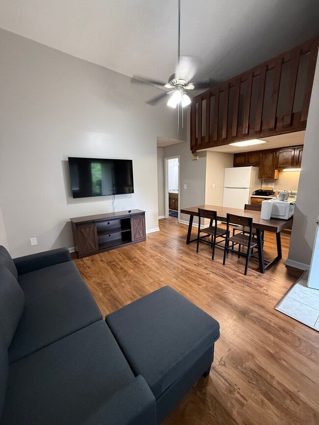 Building Photo - 1417 Ascent Trail NW Unit APT C