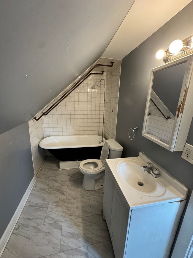 Building Photo - 2411 61st St Unit Upper