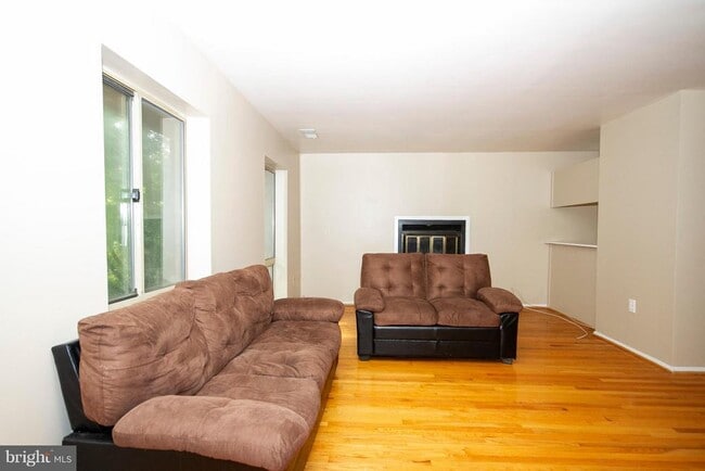 Photo - 10 W Lee St Unit R72