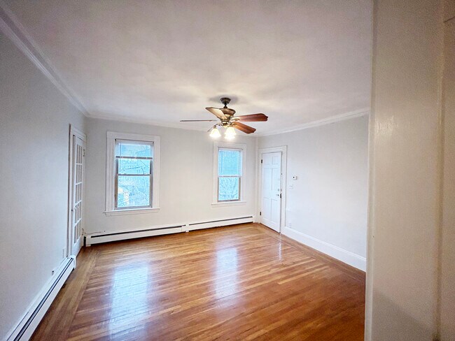 Main Living room - 25 Baltimore St Unit 25 Baltimore St.