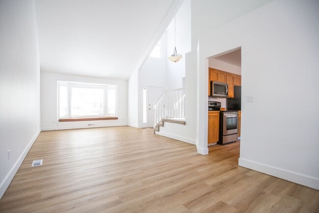 Photo - Spacious 3 Bedroom Home near Schools