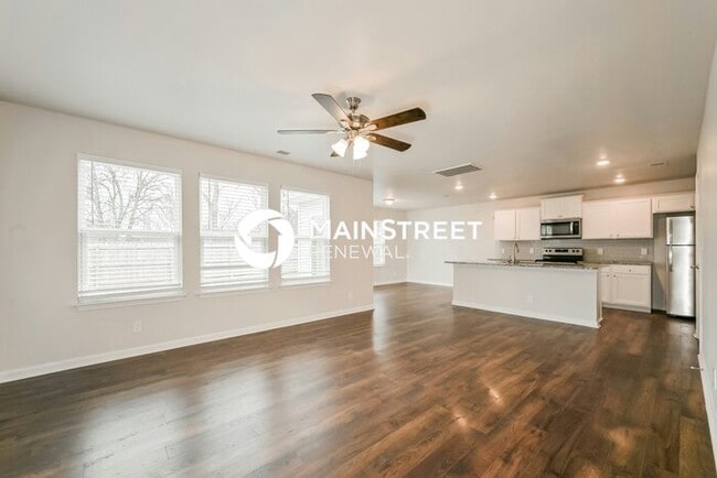Photo - 4 Bedroom Pet-Friendly Home in KNOXVILLE, TN with Main Street Renewal