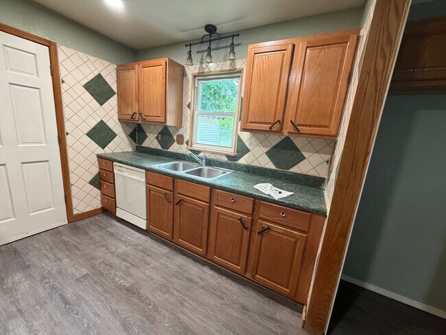 Photo - 3 Bed 1.5 Bath Home For Rent