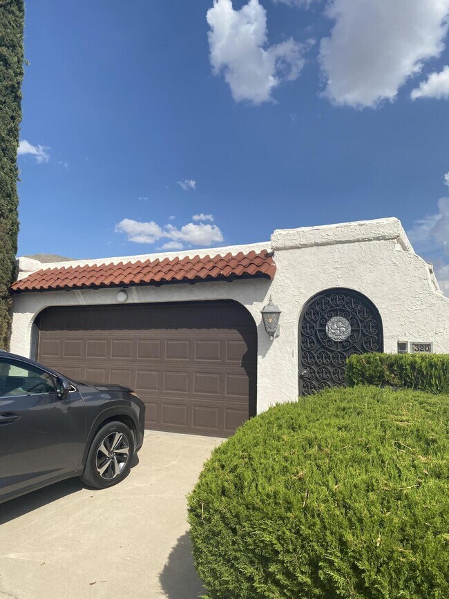 Photo - 320 Thunderbird Dr