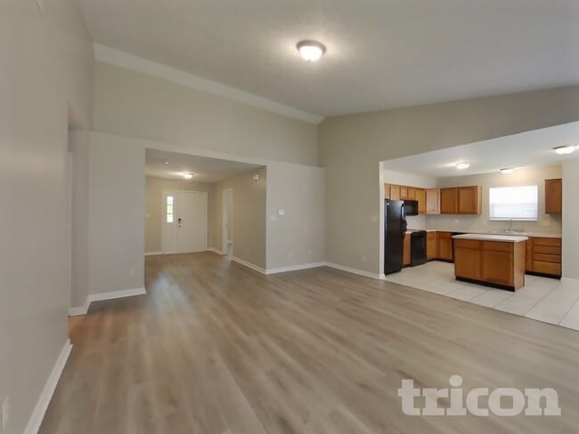 Photo - 477 Yorktown Ln