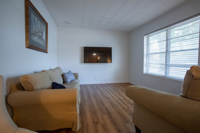 Photo - 223 Downshire Dr
