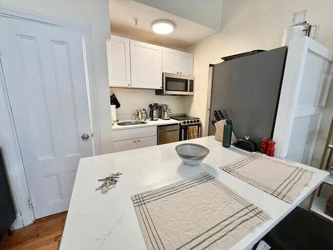 Photo - 337 Beacon St Unidad #9