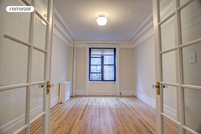 Photo - 158 W 81st St