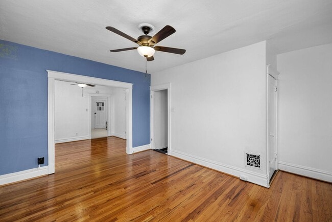 Photo - Charming 1 bedroom, second-floor in Shaw. Cats and small dogs welcome. Unidad 4110 2FL